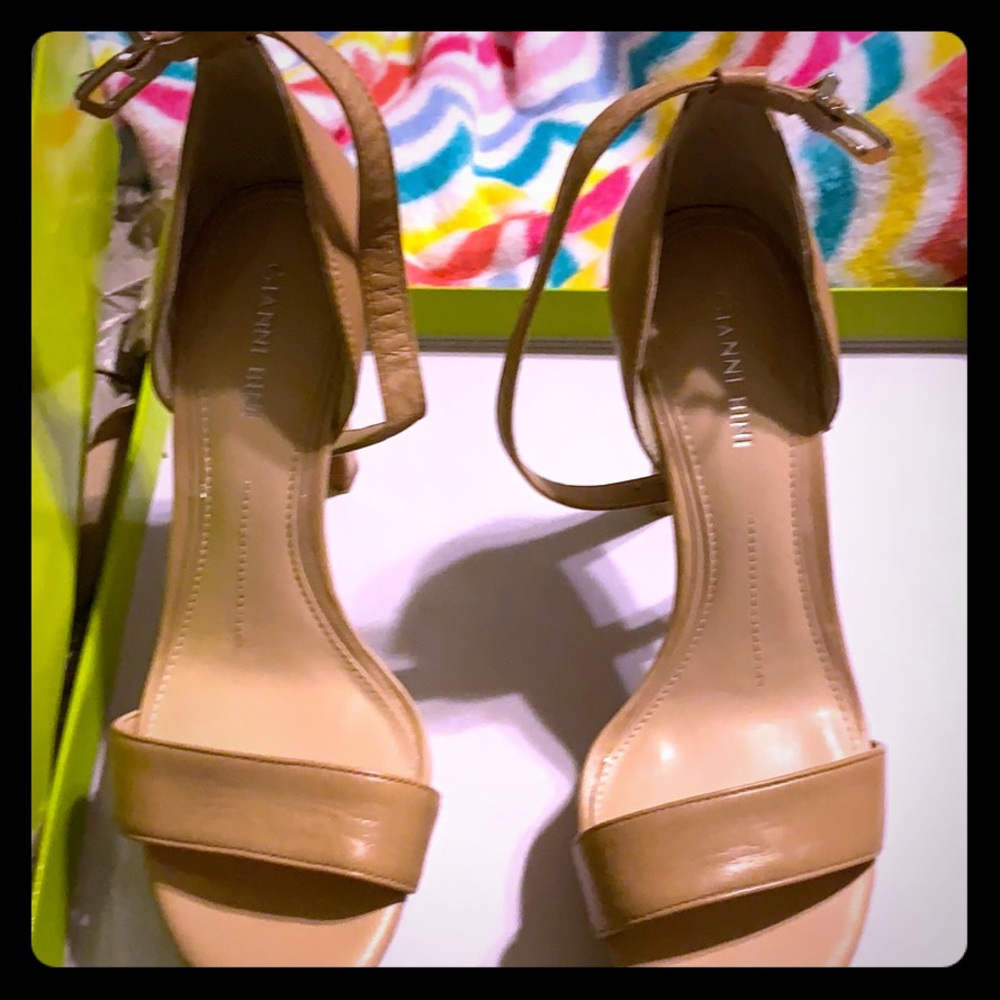 Gianni Bini shoes wore once like new size 7